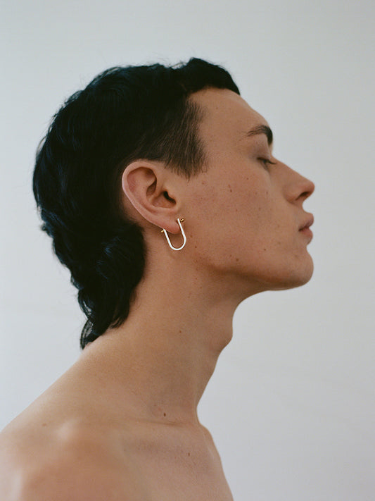 men wearing 18k yellow gold circle screw piercing earring made in france