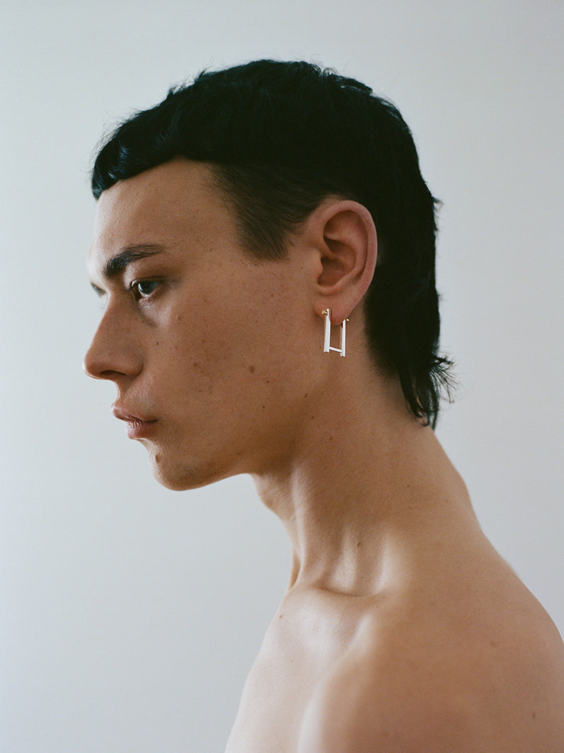 men wearing 18k yellow gold screw piercing earrings made in france