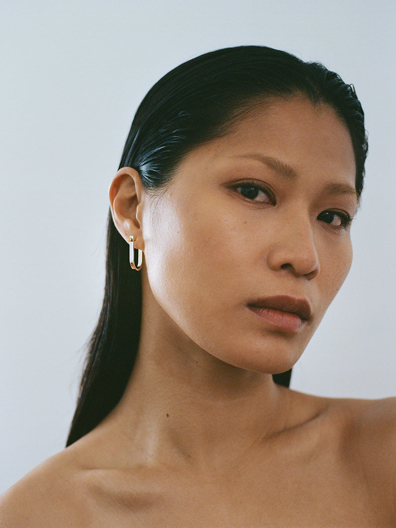 women wearing 18k yellow gold circle screw piercing earring made in france